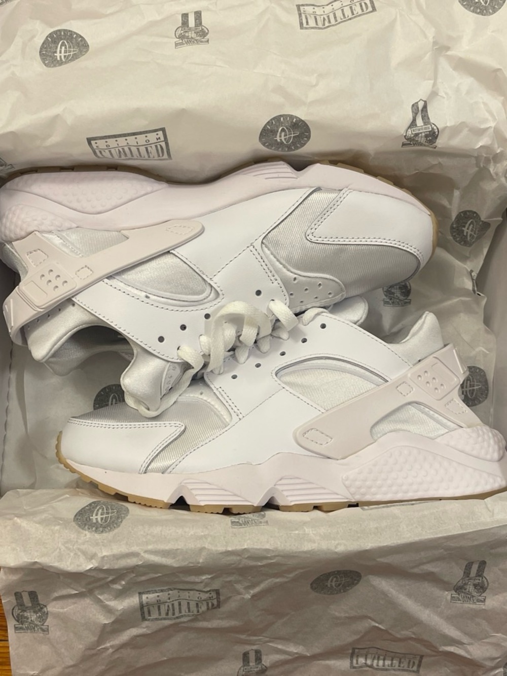 Nike air huaraches White cream Sneakers